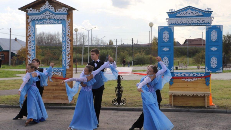 Арт-объект "Тельминские окна" установили под Усольем-Сибирским